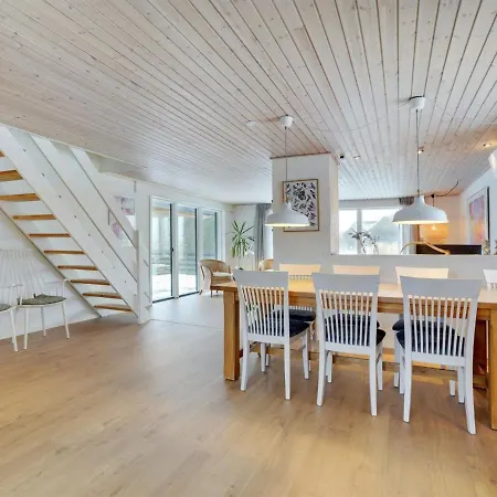 Holiday home Reiko *