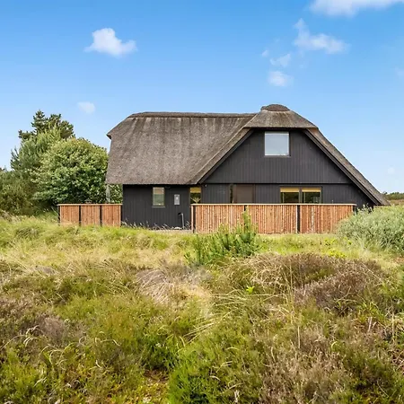 Reiko - 1-5km From The Sea By Interhome *
